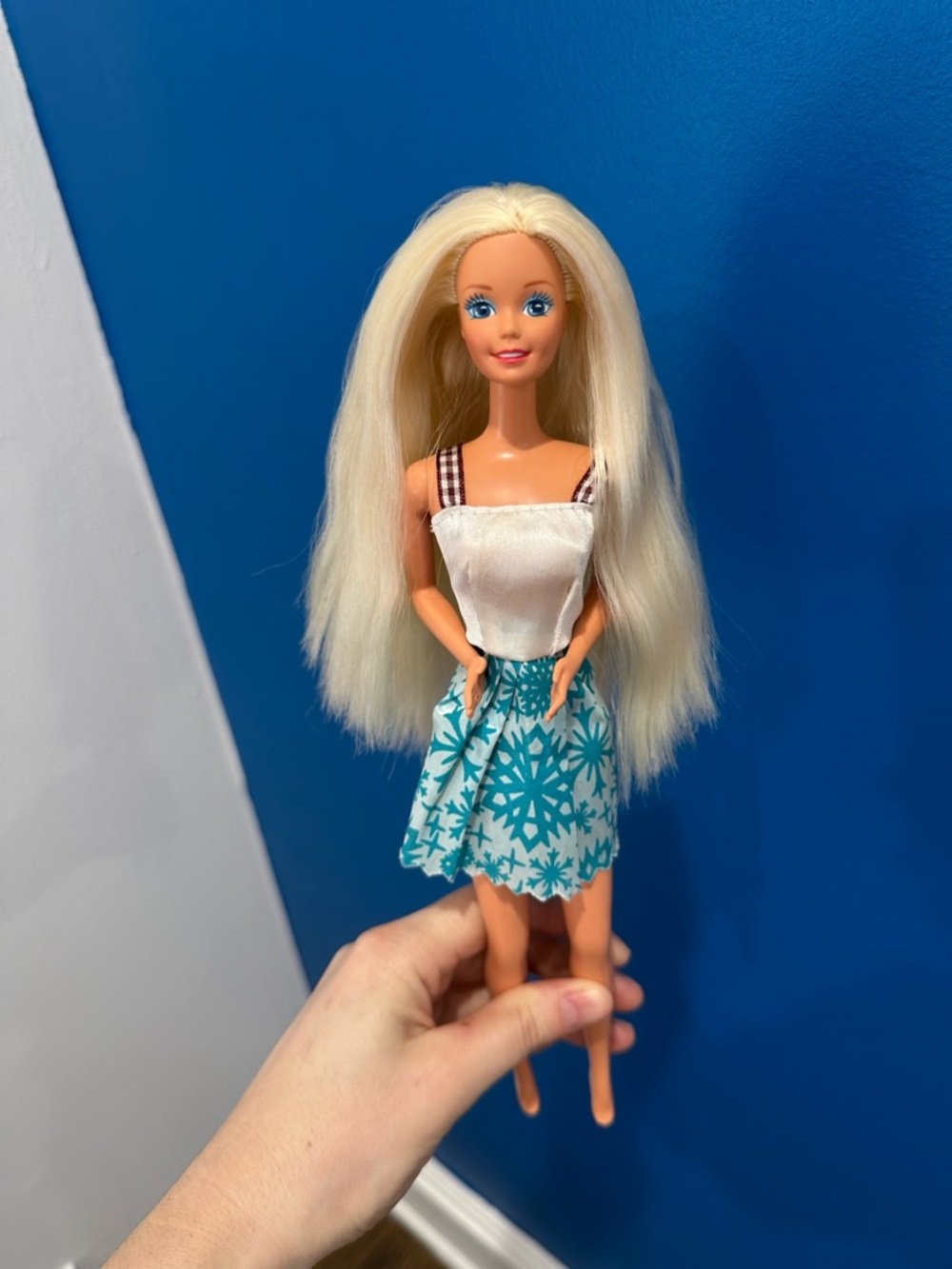 Stunning Vintage Barbie doll by Mattel 90s